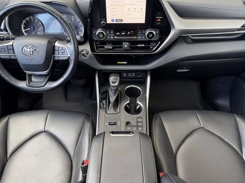 Used 2023 Toyota Highlander XLE FWD image 26