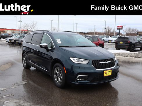 Used 2023 Chrysler Pacifica Limited w/ Trailer Tow Group image 1