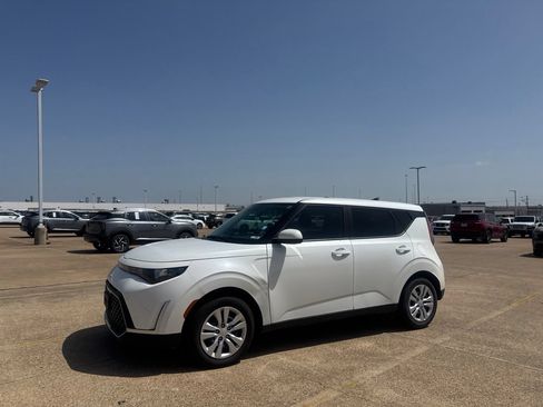 Used 2024 Kia Soul LX FWD image 10