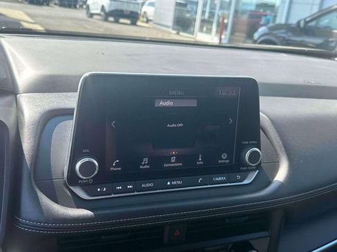 Used 2025 Nissan Rogue S AWD/4WD image 26