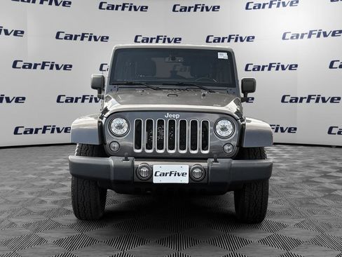 Used 2018 Jeep Wrangler Unlimited Sahara w/ Connectivity Group AWD/4WD image 9