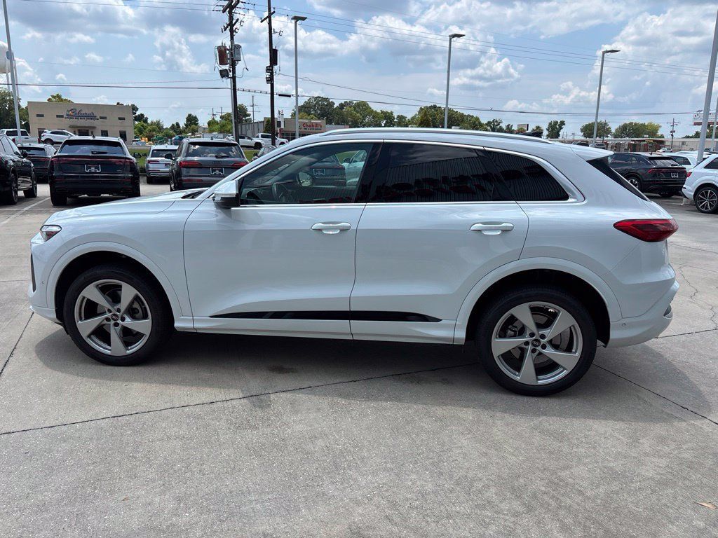 Used 2025 Audi Q5 Premium Plus w/ Premium Plus AWD/4WD image 8