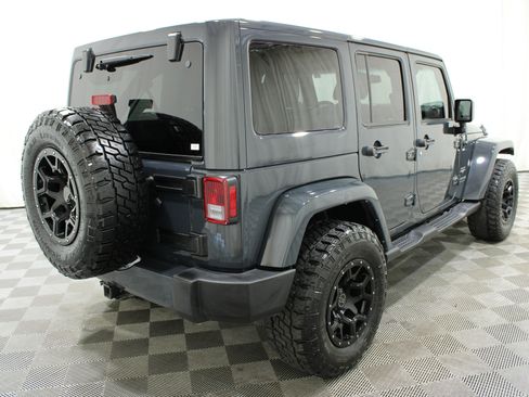 Used 2018 Jeep Wrangler Unlimited Sahara w/ Connectivity Group AWD/4WD image 21