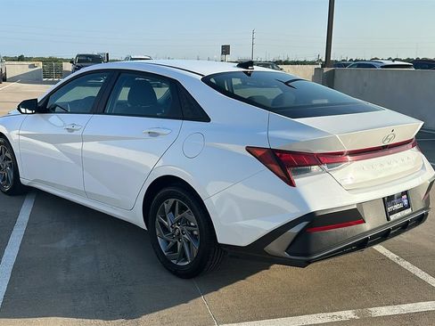Used 2024 Hyundai Elantra SEL FWD image 10