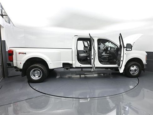 Used 2023 Ford F350 Lariat w/ Lariat Ultimate Package AWD/4WD image 55