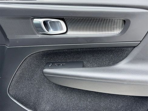 Used 2019 Volvo XC40 T5 R-Design image 47