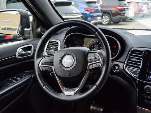 Used 2022 Jeep Grand Cherokee Laredo X image 16