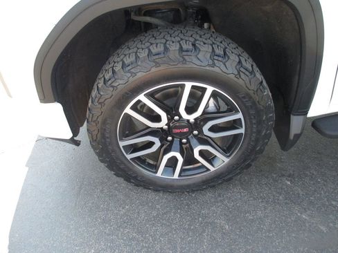 Used 2021 GMC Sierra 1500 AT4 w/ AT4 Premium Package image 17