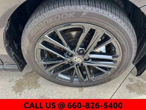 Used 2025 Toyota Camry SE FWD image 6