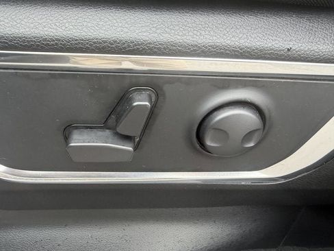 Used 2025 RAM 1500 Laramie AWD/4WD image 17