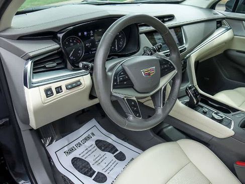 Used 2023 Cadillac XT5 Premium Luxury w/ Technology Package AWD/4WD image 9