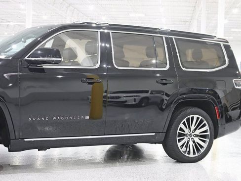 Used 2024 Jeep Grand Wagoneer Series III image 3