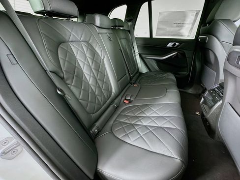 Used 2025 BMW X5 xDrive50e image 33