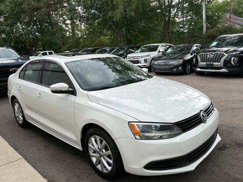 Used 2011 Volkswagen Jetta SE FWD image 4