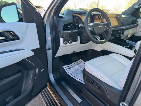New 2025 Chevrolet Suburban Premier image 14