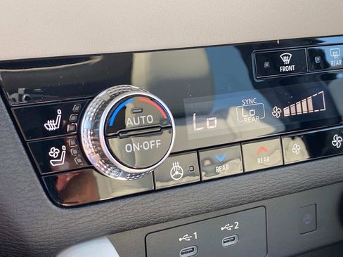 New 2025 Mitsubishi Outlander AWD image 14