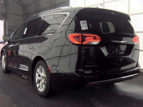 Used 2019 Chrysler Pacifica Touring-L Plus w/ Advanced Safetytec Group FWD image 4