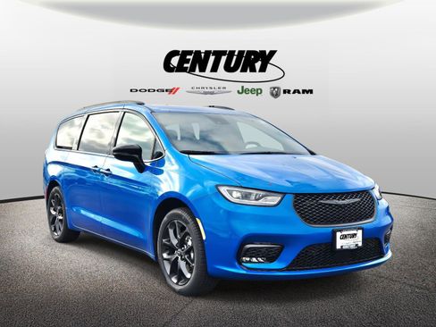 New 2026 Chrysler Pacifica Select w/ S Appearance Package image 1