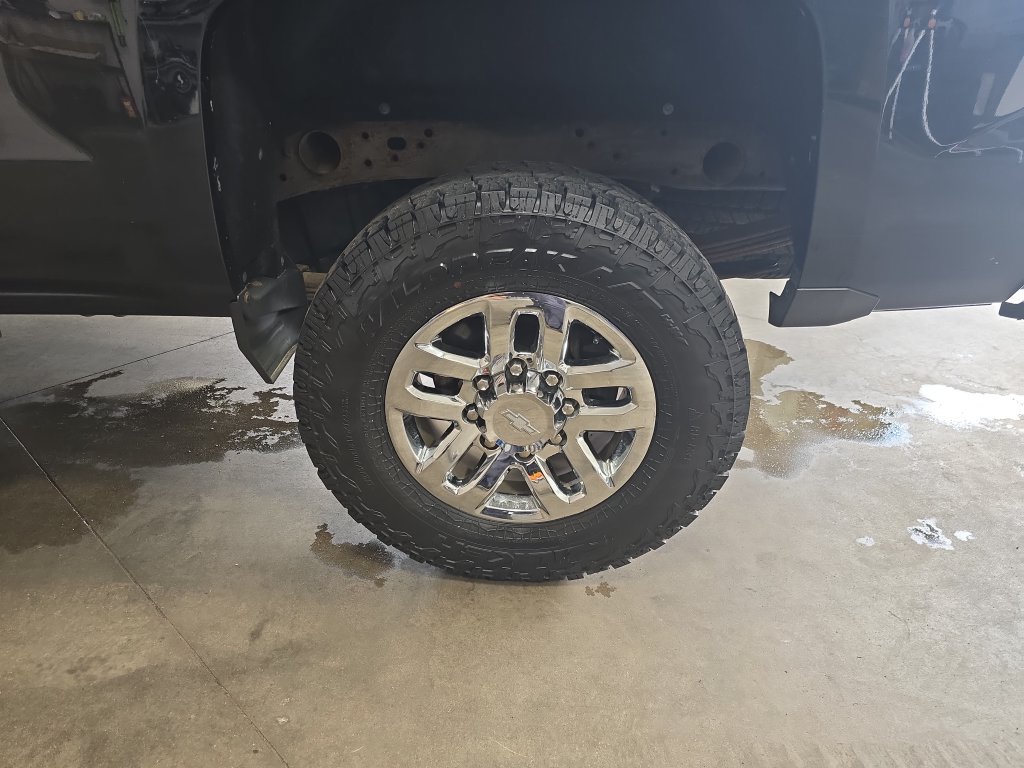 Used 2018 Chevrolet Silverado 2500 LTZ w/ Snow Plow Prep Package AWD/4WD image 36