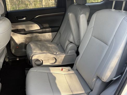Used 2015 Toyota Highlander Limited image 36