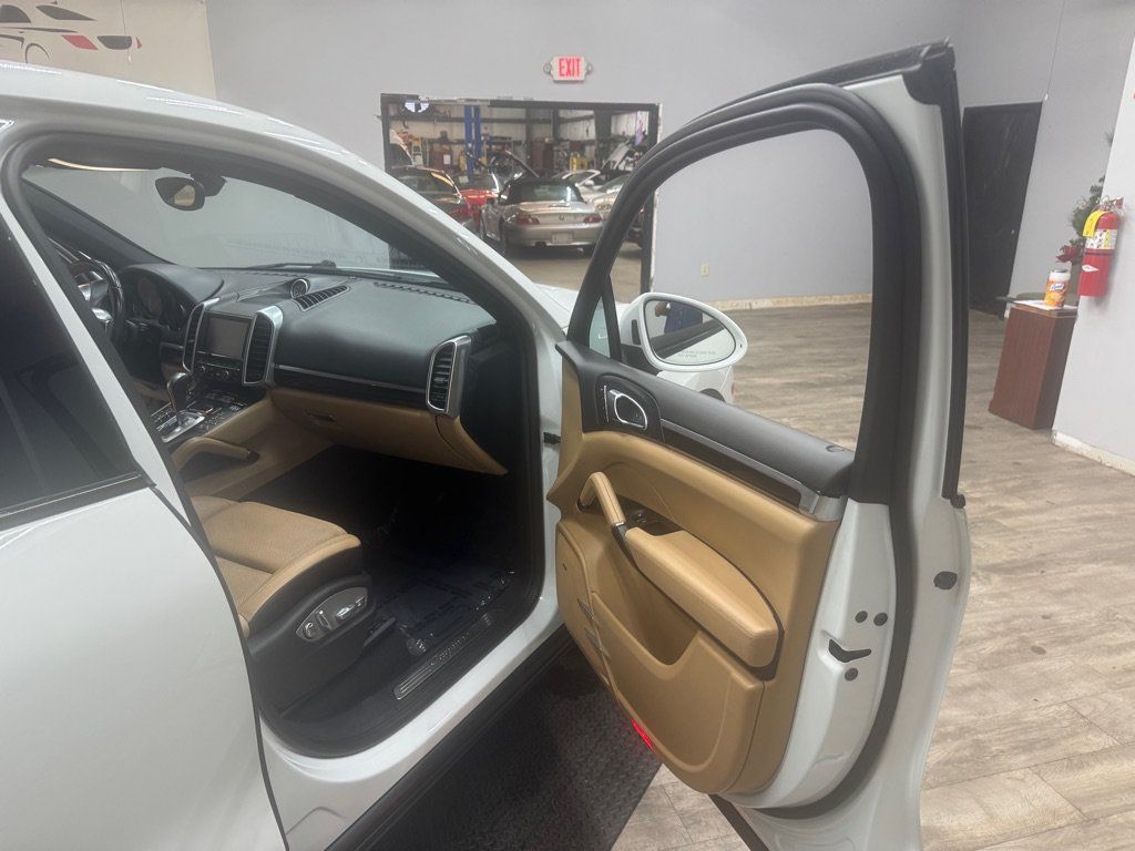 Used 2016 Porsche Cayenne AWD/4WD image 22