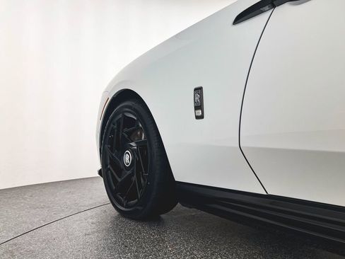 New 2025 Rolls-Royce Spectre Black Badge w/ Leather Finishing Pack image 18