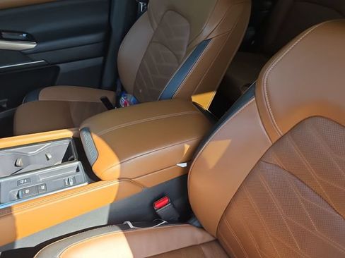 Used 2024 Nissan Pathfinder Platinum FWD image 21