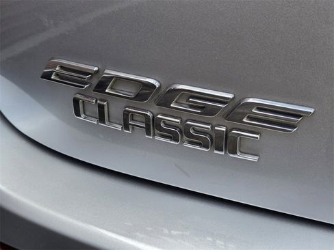 Used 2018 Ford Edge Titanium image 6