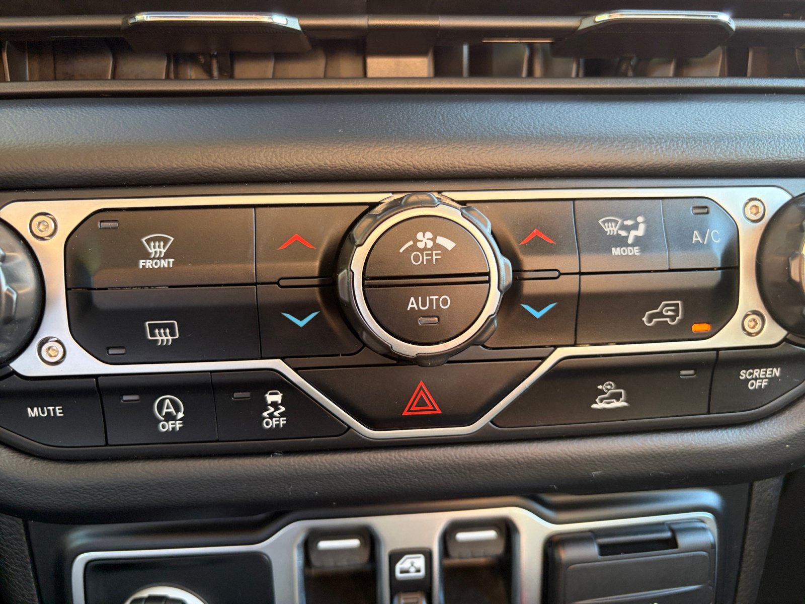 Used 2024 Jeep Wrangler Unlimited Rubicon AWD/4WD image 25
