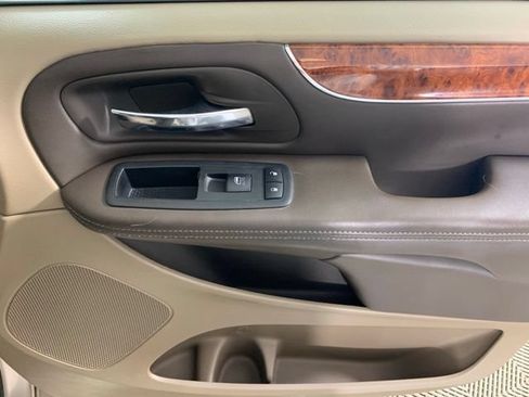 Used 2012 Chrysler Town & Country Touring-L w/ Premium Group FWD image 31