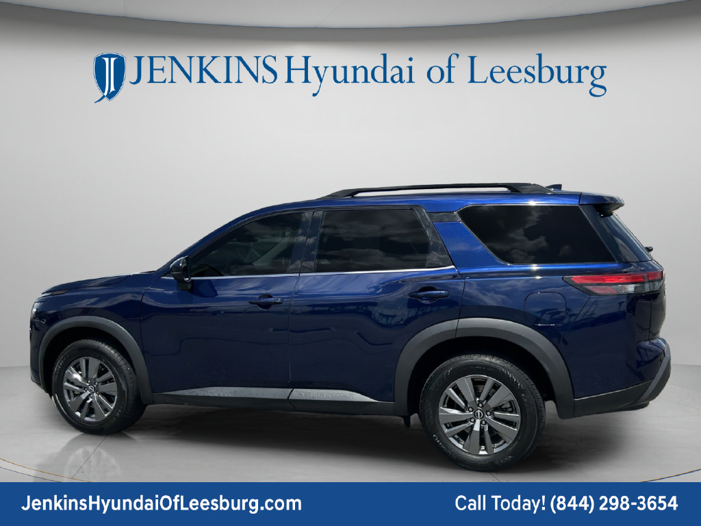Used 2025 Nissan Pathfinder SV FWD image 8