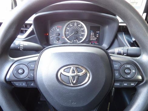 Used 2020 Toyota Corolla LE image 19