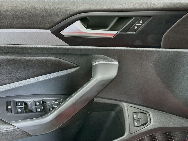 Certified 2023 Volkswagen Jetta SE w/ Panoramic Sunroof Package FWD image 18