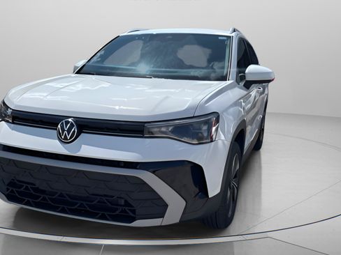 Used 2025 Volkswagen Taos SE AWD/4WD image 10