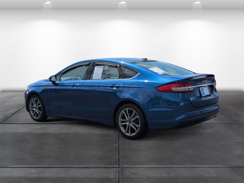 Used 2017 Ford Fusion SE w/ Equipment Group 201A FWD image 3