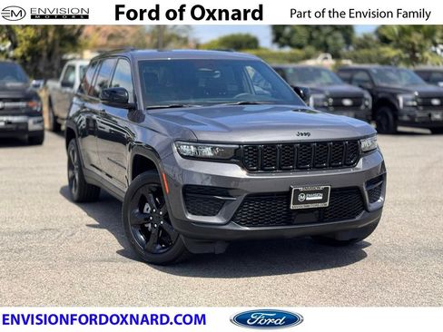 Used 2025 Jeep Grand Cherokee Altitude AWD/4WD image 1