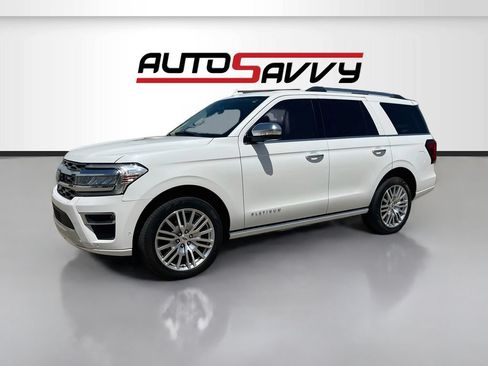 Used 2024 Ford Expedition Platinum RWD image 3