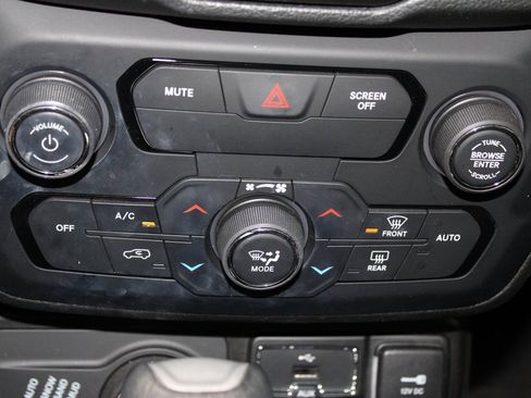 Used 2020 Jeep Renegade Limited w/ LED Lighting Group image 33