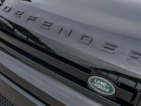New 2025 Land Rover Defender 110 X-Dynamic SE image 9