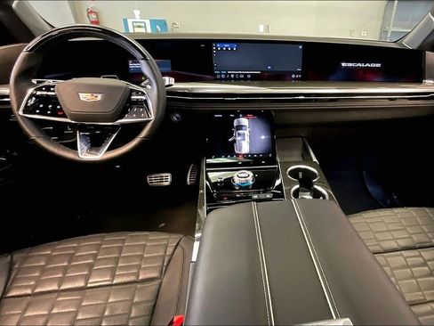 Used 2025 Cadillac Escalade V image 7