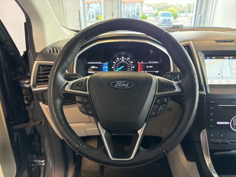 Used 2018 Ford Edge Titanium w/ Equipment Group 301A FWD image 17