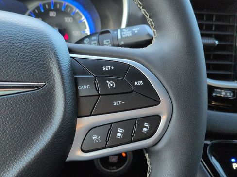 Used 2026 Chrysler Pacifica Select FWD image 26