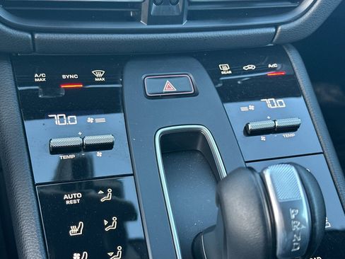 Certified 2022 Porsche Macan image 21