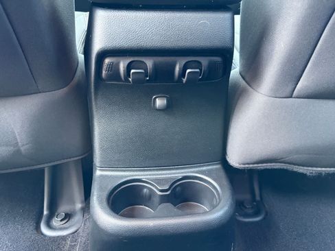 Used 2018 Jeep Wrangler Unlimited Sport AWD/4WD image 13