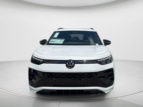 New 2026 Volkswagen Tiguan SE R-Line FWD image 3
