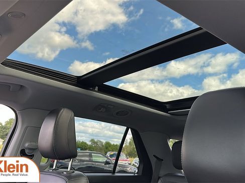 Used 2022 Ford Explorer XLT w/ XLT Sport Appearance Package image 16