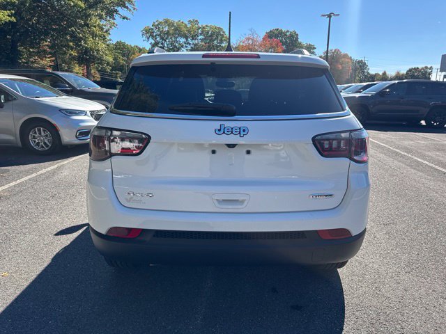 Used 2025 Jeep Compass Latitude AWD/4WD image 6