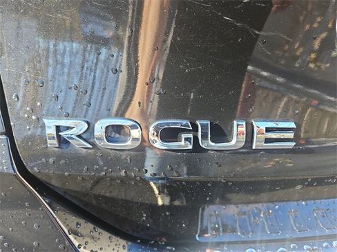 Used 2019 Nissan Rogue SV image 30
