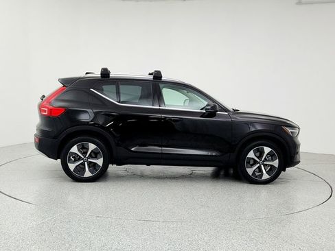 Certified 2023 Volvo XC40 B5 Ultimate w/ Climate Package image 4
