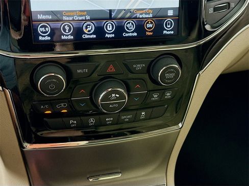 Used 2019 Jeep Grand Cherokee Limited image 10